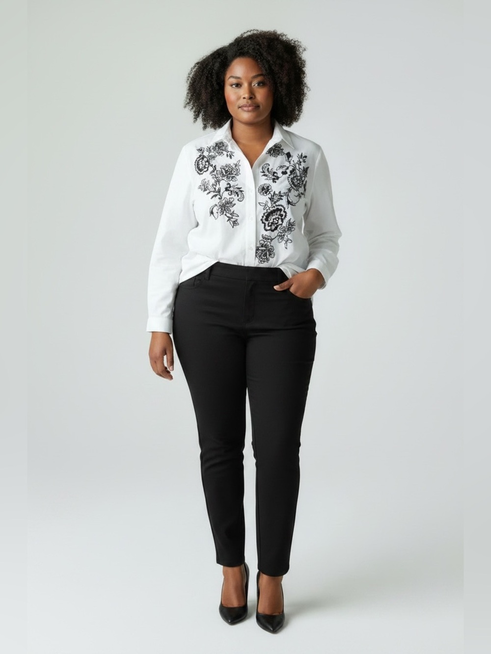 Chico's Womans 8 (1)Black and White Embroidered Tunic Top.